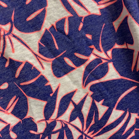 Stylus sleeveless tee - Picture 3 of 4